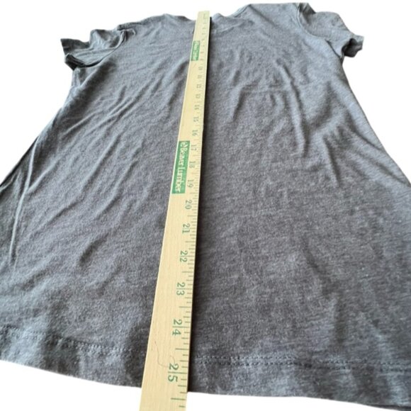 🌸4/$50🌸 Officially Licensed "Property of New York Yankees" T-Shirt - Picture 11 of 12